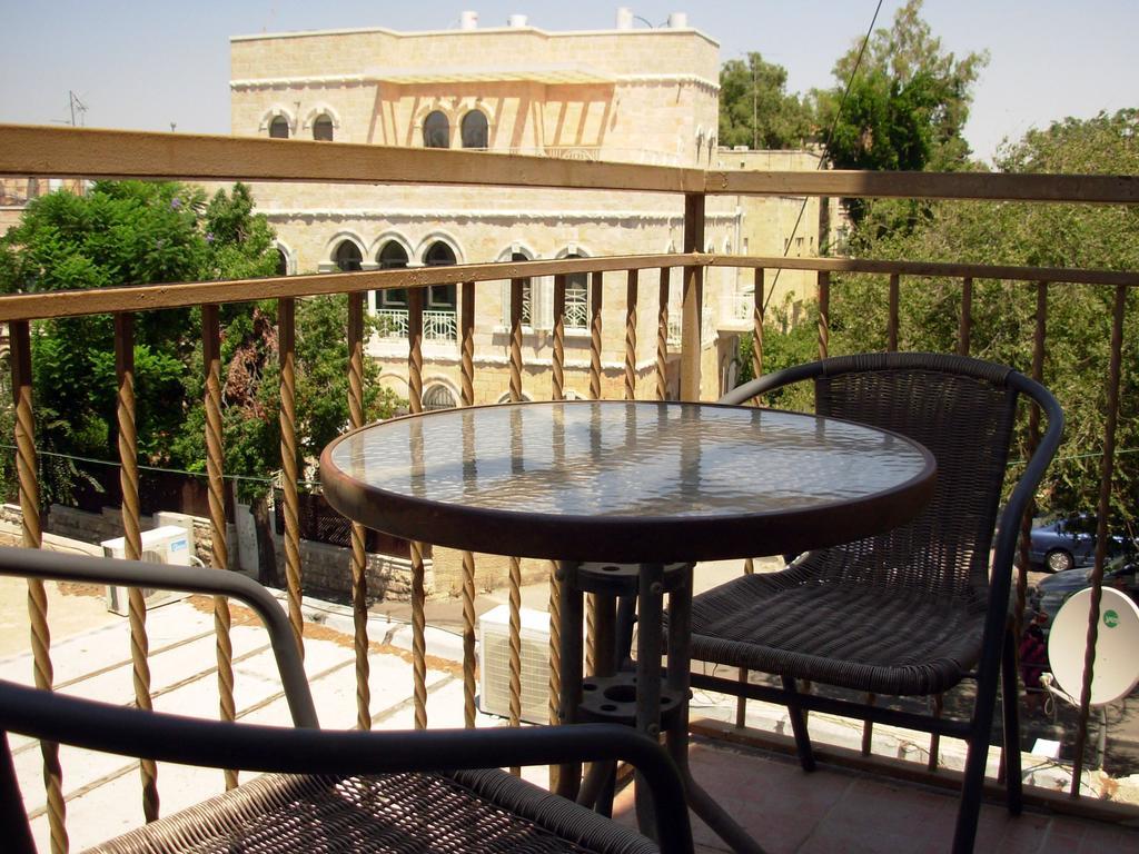 The Little House In Bakah Hotel Yerusalem Bagian luar foto