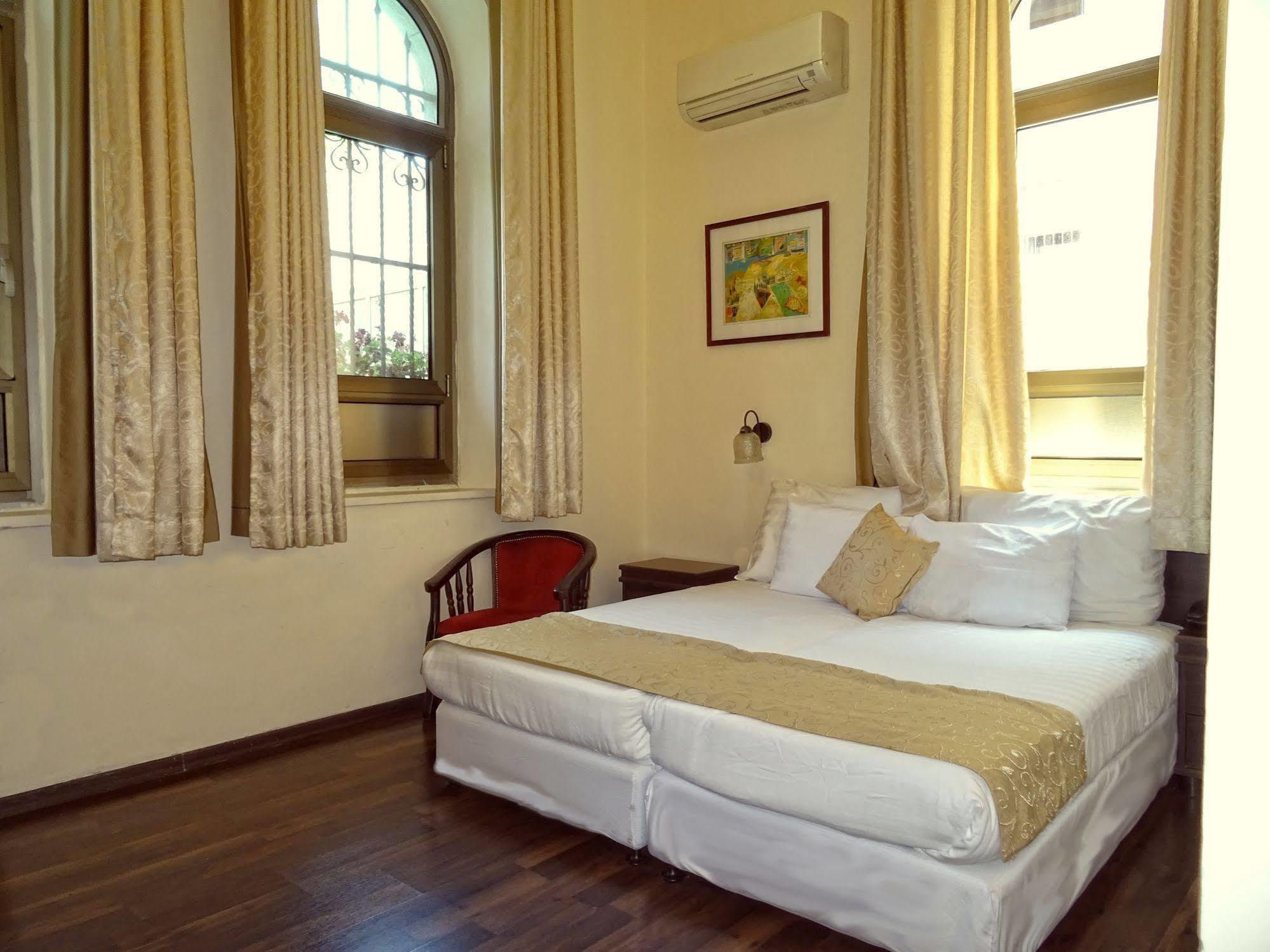 The Little House In Bakah Hotel Yerusalem Bagian luar foto