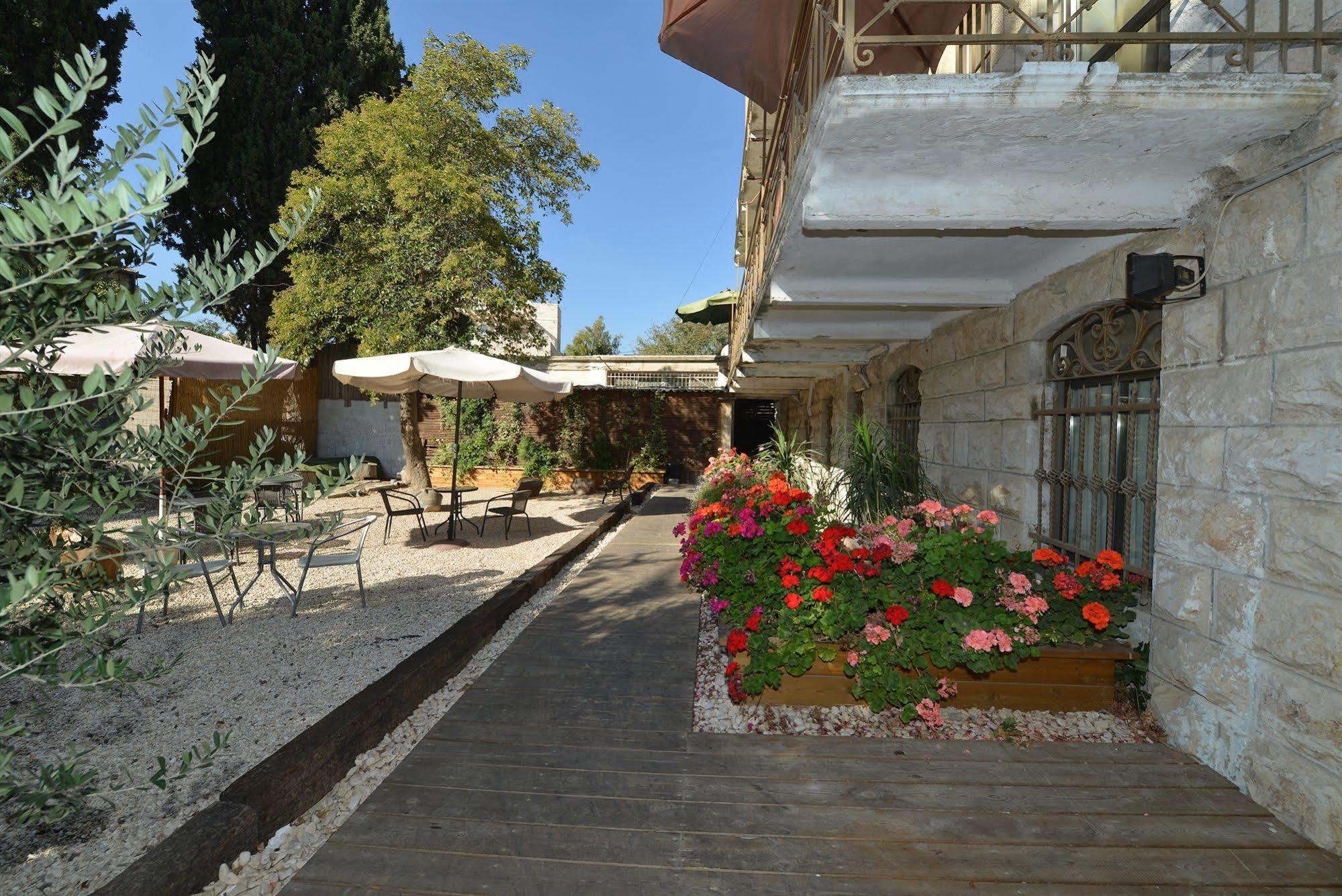 The Little House In Bakah Hotel Yerusalem Bagian luar foto